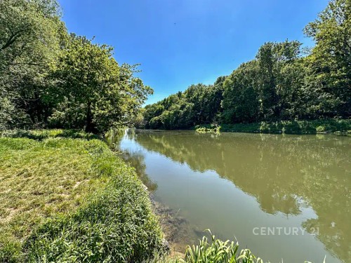 Prodej stavebního pozemku 2692 m²