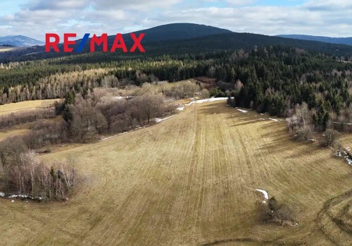 Prodej stavebního pozemku 1745 m²