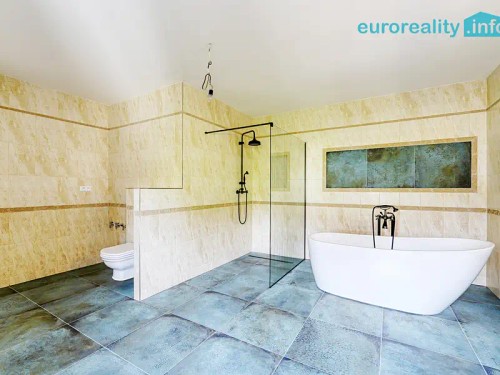 Prodej domu 420 m², pozemek 633 m²