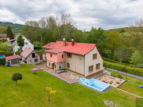 Prodej domu 214 m², pozemek 1338 m²