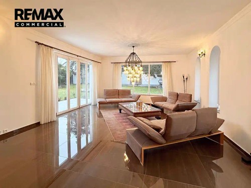 Prodej vily 355 m², pozemek 905 m²