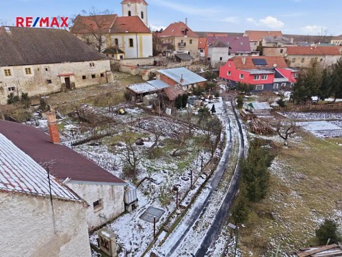 Prodej stavebního pozemku 666 m²