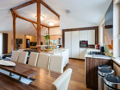 Prodej vily 302 m², pozemek 730 m²