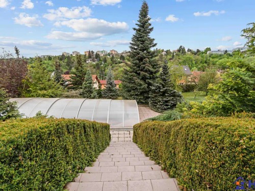 Prodej vily 450 m², pozemek 2270 m²