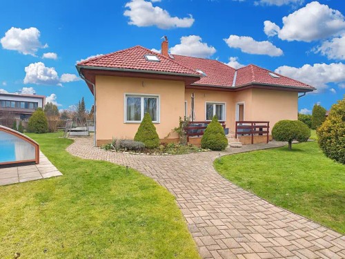 Prodej domu 261 m², pozemek 799 m²