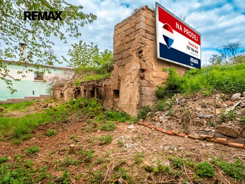 Prodej stavebního pozemku 2104 m²