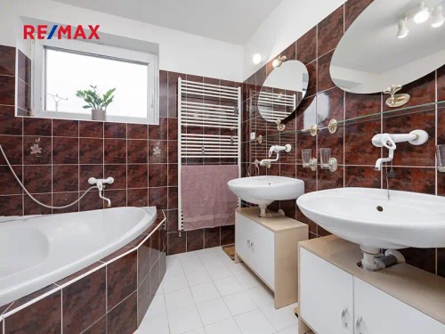 Prodej domu 204 m², pozemek 1006 m²