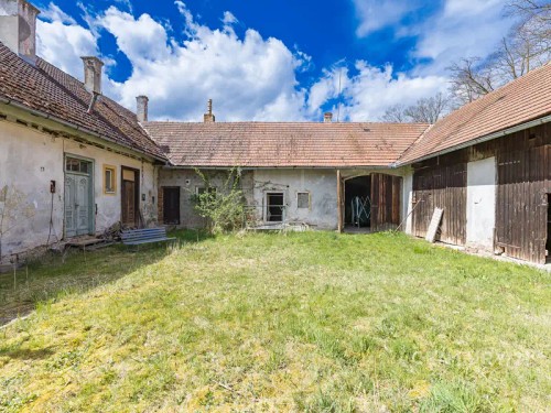 Prodej zemědělské usedlosti 400 m², pozemek 15909 m²