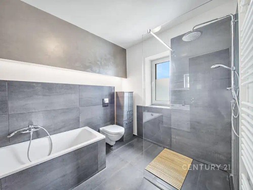 Prodej domu 218 m², pozemek 698 m²