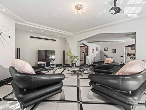 Prodej vily 358 m², pozemek 1157 m²
