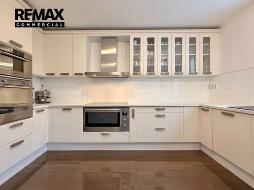 Prodej vily 355 m², pozemek 905 m²