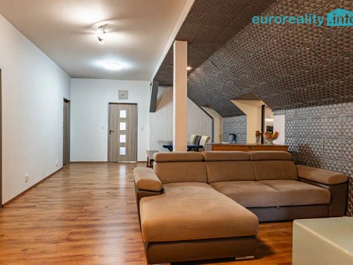 Prodej domu 229 m², pozemek 588 m²