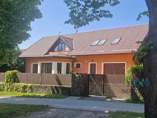 Prodej domu 330 m², pozemek 2461 m²