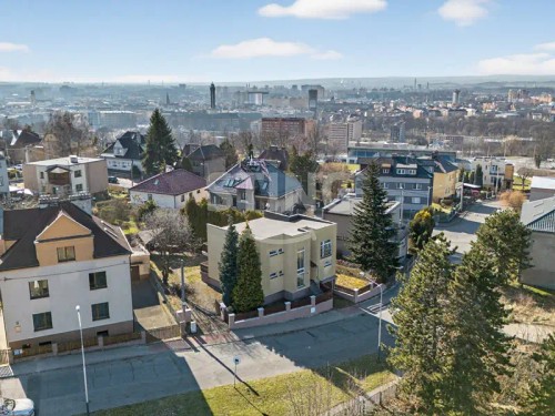 Prodej vily 292 m², pozemek 555 m²