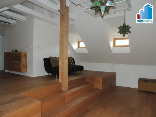 Prodej domu 330 m², pozemek 381 m²