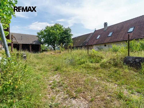 Prodej stavebního pozemku 1093 m²
