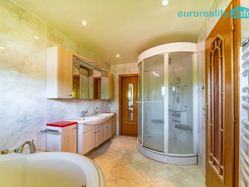 Prodej domu 210 m², pozemek 1068 m²