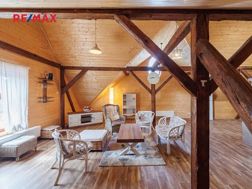 Prodej domu 688 m², pozemek 287 m²