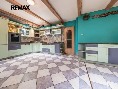 Prodej domu 350 m², pozemek 1872 m²