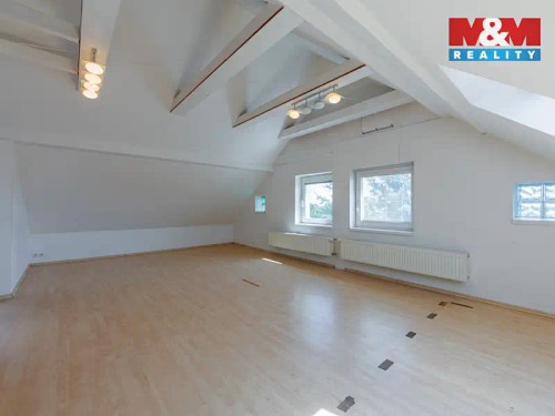 Prodej domu 240 m², pozemek 811 m²