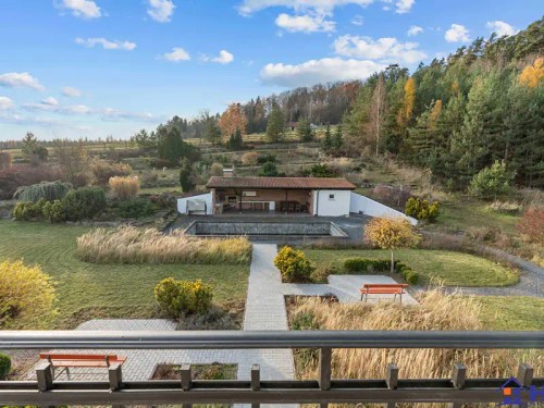 Prodej vily 743 m², pozemek 195432 m²