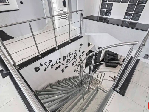 Prodej vily 358 m², pozemek 1157 m²