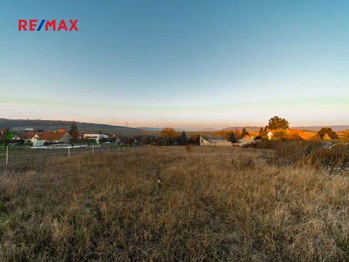 Prodej stavebního pozemku 1998 m²