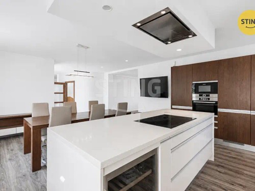 Prodej vily 407 m², pozemek 1880 m²