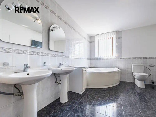 Prodej domu 400 m², pozemek 821 m²