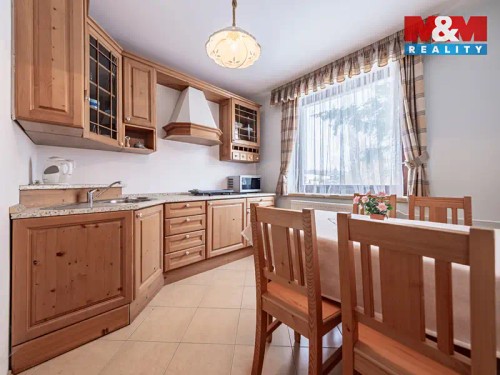 Prodej domu 300 m², pozemek 1340 m²