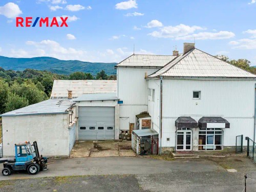 Prodej domu 1220 m², pozemek 2442 m²