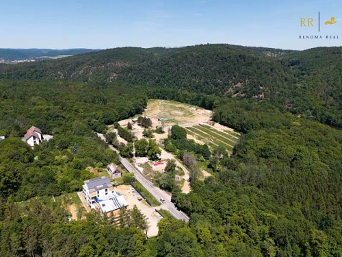 Prodej stavebního pozemku 1298 m²