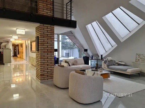 Prodej domu 972 m², pozemek 691 m²