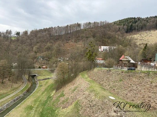 Prodej domu 1300 m², pozemek 4085 m²