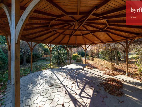 Prodej chaty 820 m², pozemek 356 m²