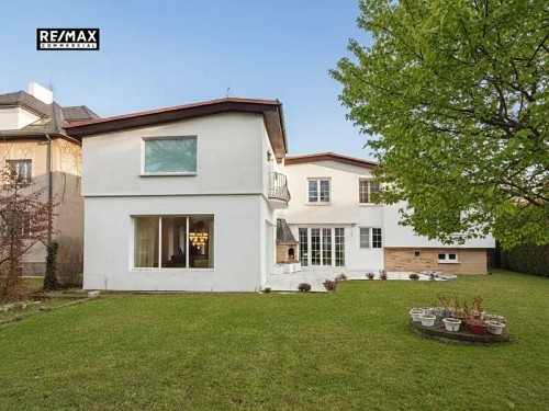 Prodej vily 355 m², pozemek 905 m²