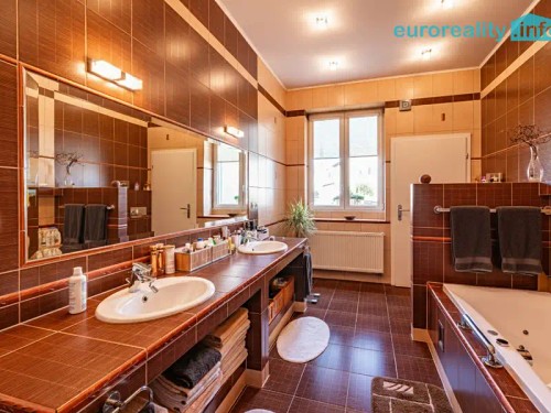 Prodej domu 274 m², pozemek 627 m²