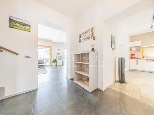 Prodej domu 328 m², pozemek 1107 m²