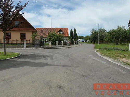 Prodej stavebního pozemku 1000 m²