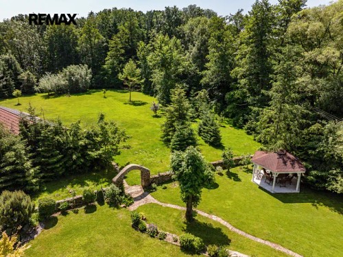 Prodej domu 786 m², pozemek 7338 m²