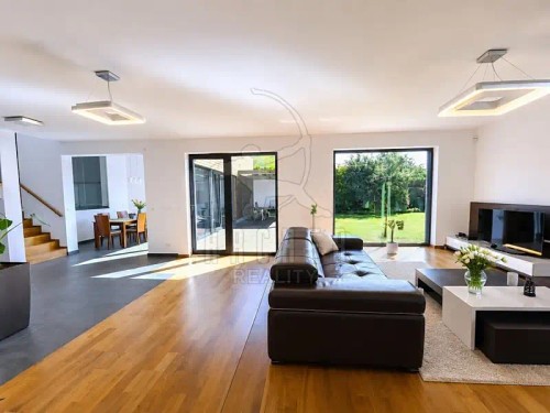 Prodej domu 300 m², pozemek 1000 m²