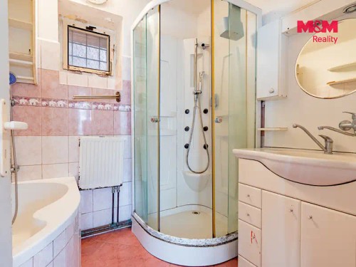Prodej domu 210 m², pozemek 7574 m²