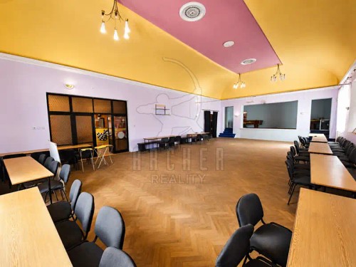Prodej domu 770 m², pozemek 1076 m²