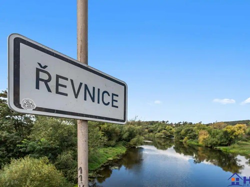Prodej stavebního pozemku 827 m²