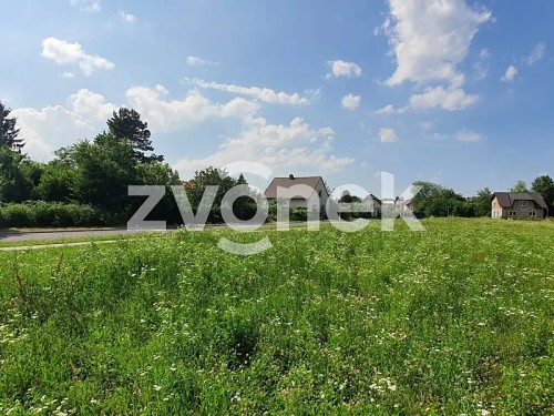 Prodej stavebního pozemku 1042 m²