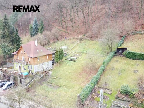 Prodej stavebního pozemku 1057 m²