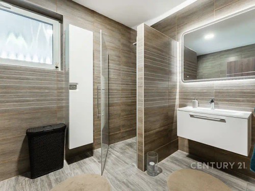 Prodej domu 226 m², pozemek 987 m²