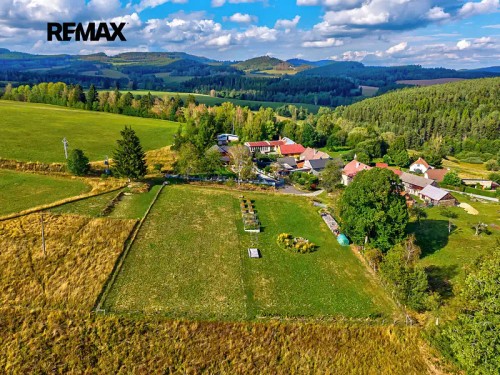 Prodej stavebního pozemku 1749 m²