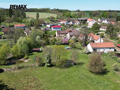 Prodej zemědělské usedlosti 725 m², pozemek 7880 m²