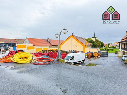 Prodej domu 1228 m², pozemek 5167 m²